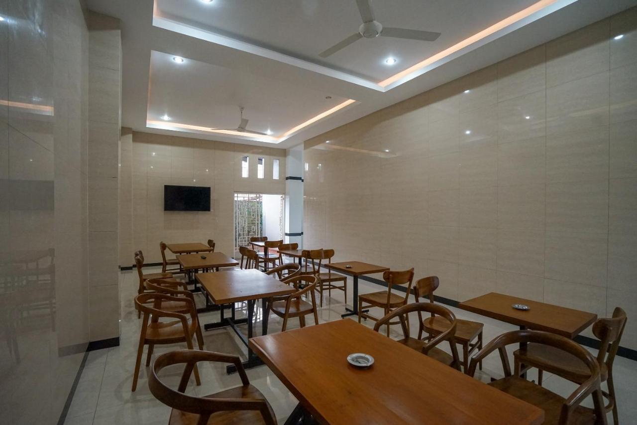 Oyo 616 Express Inn Palembang Ngoại thất bức ảnh