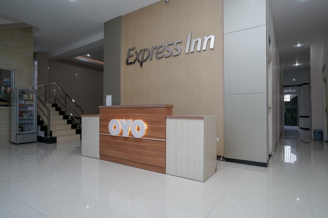 Oyo 616 Express Inn Palembang Ngoại thất bức ảnh