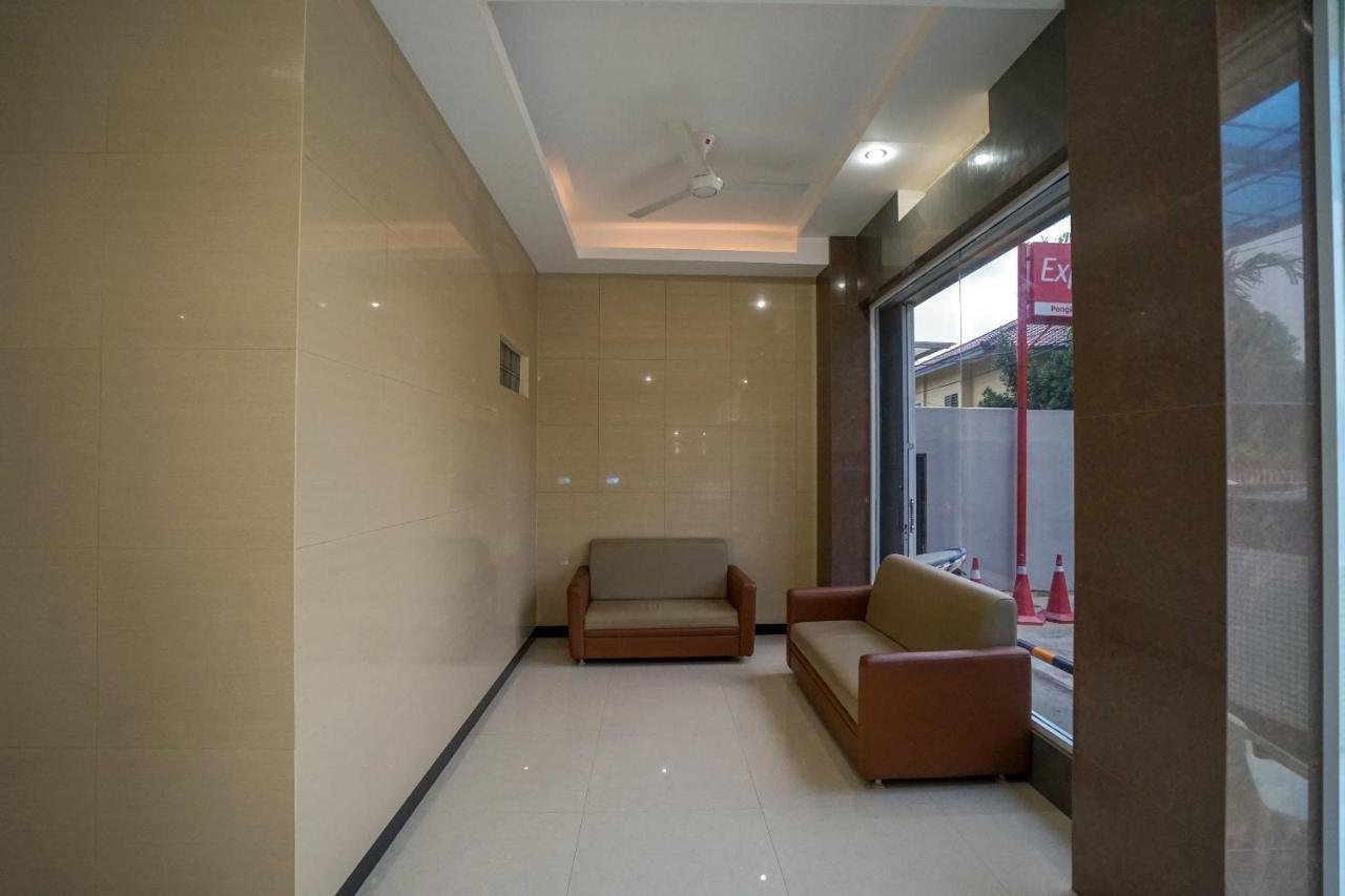 Oyo 616 Express Inn Palembang Ngoại thất bức ảnh